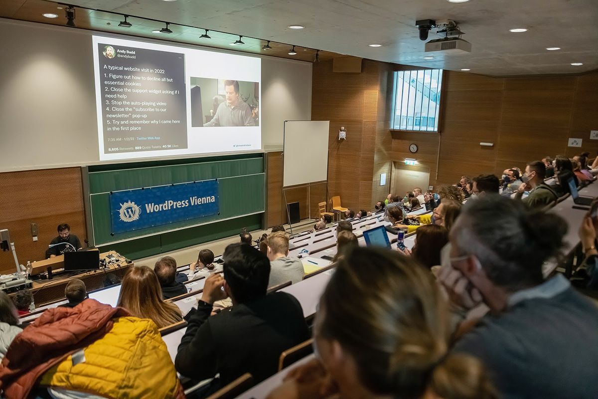 The audience at WordCamp Vienna watching a slide